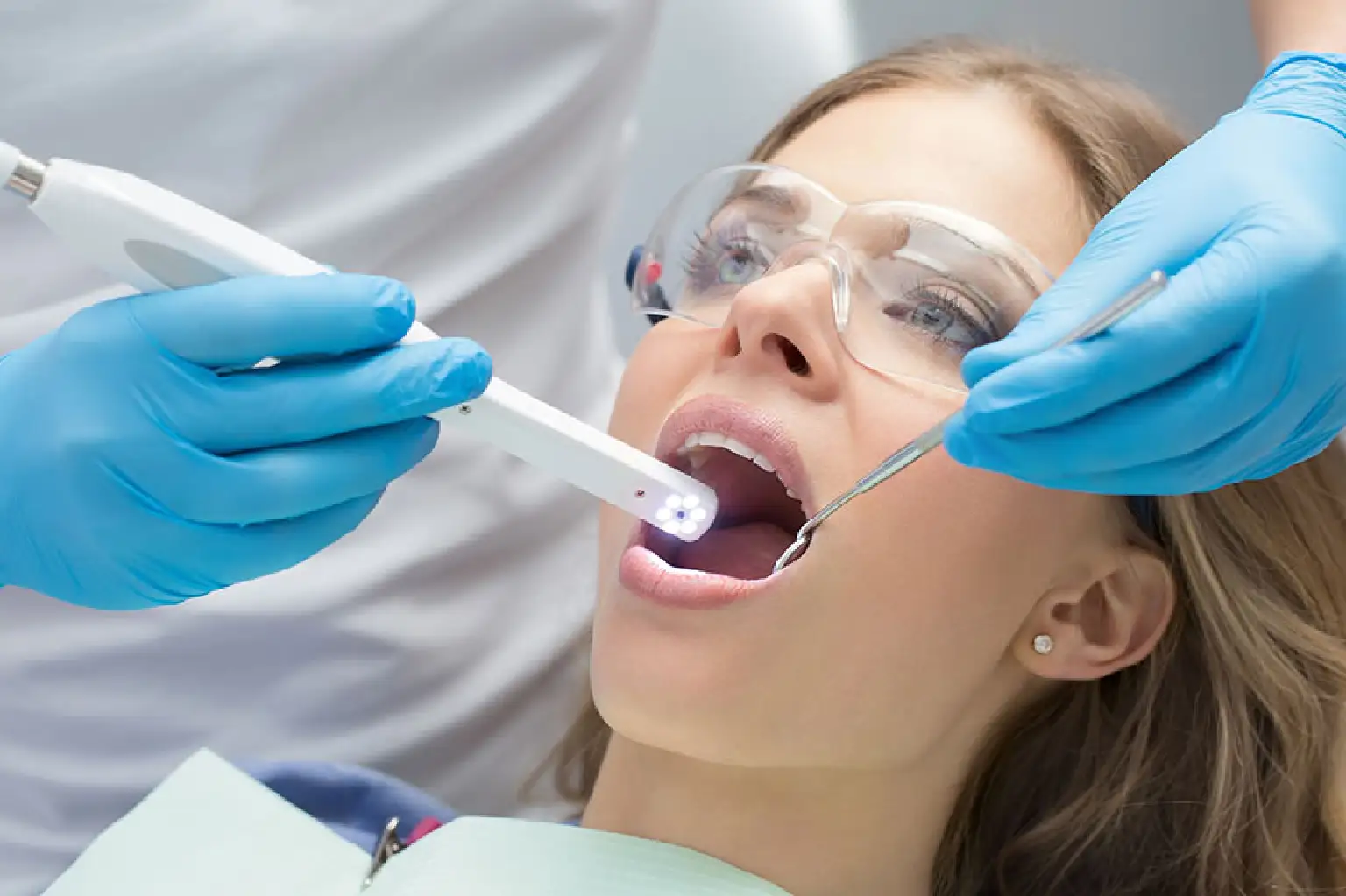 Digital intraoral camera